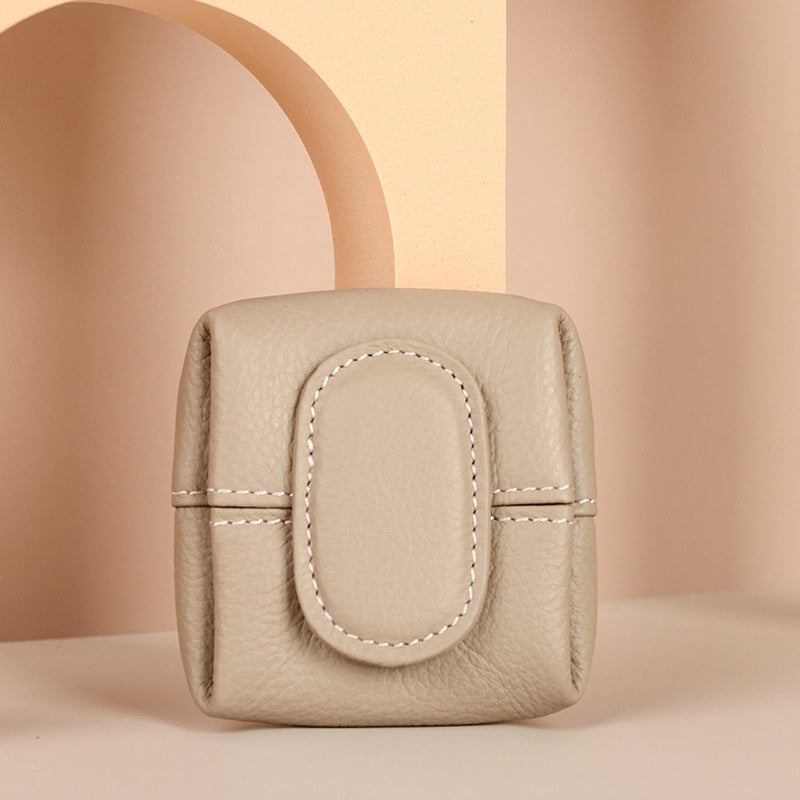 Arenzza colorful mini coin purse in solid color, featuring a cute portable bag design with a zipper closure.