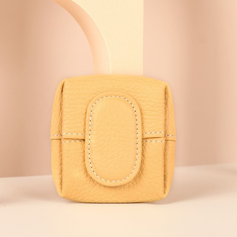 Colorful Arenzza mini coin purse in solid colors, small bag with a smooth surface and compact design for easy carrying.