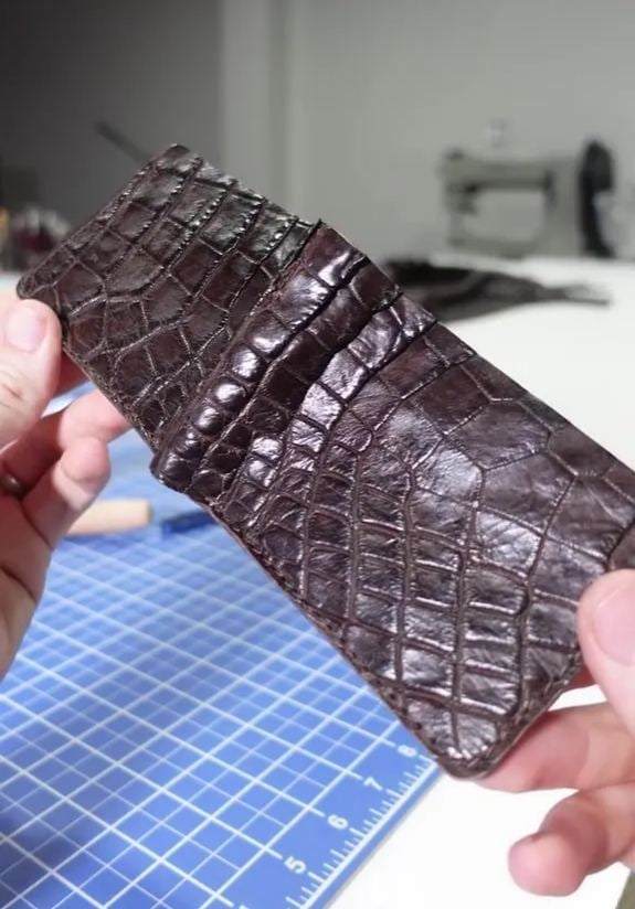 A handmade Arenzza genuine alligator pattern Mississippiensis leather wallet with a textured, luxurious design and classic style.