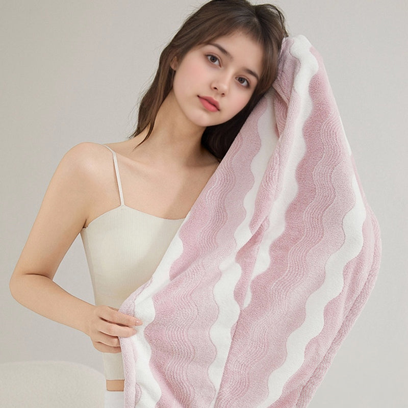 Arenzza premium soft ultra-absorbent bathroom towel displayed, showcasing its plush texture and large size for bath use.