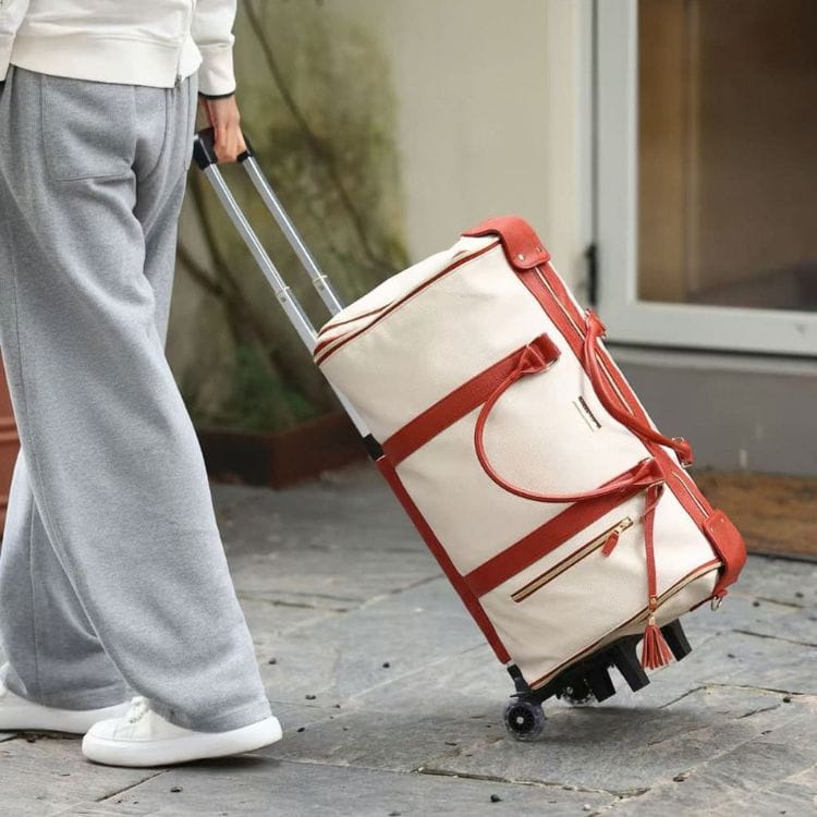 Arenzza EasyCarry™ Ultra-Capacious Wrinkle-Free Packing Travel Bag with multiple compartments and sleek black design.