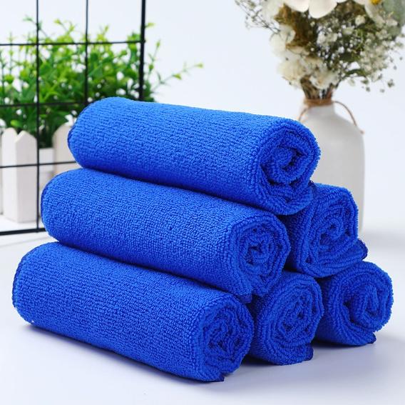 Arenzza microfiber car cleaning cloth, soft and gentle on vehicles, shown folded with a smooth, plush fabric surface.