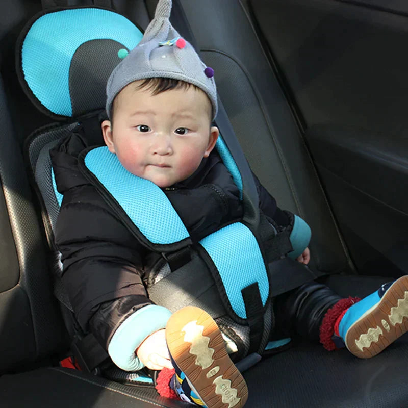 Arenzza portable child protection car seat in black, designed for safety and comfort, with adjustable straps and secure buckles.