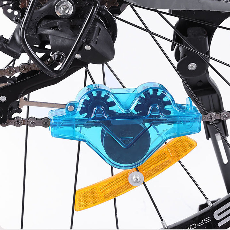 Arenzza bike chain scrubber for bike maintenance, shown cleaning a bicycle chain with durable plastic bristles.