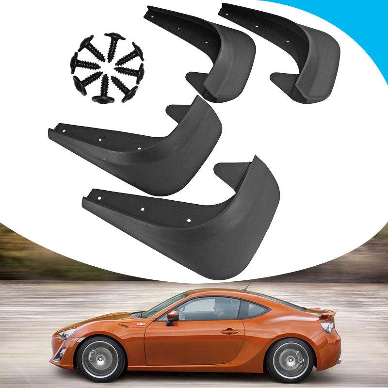 Arenzza universal car wheel fender accessory installed on a vehicle, designed to protect wheels from debris and mud.
