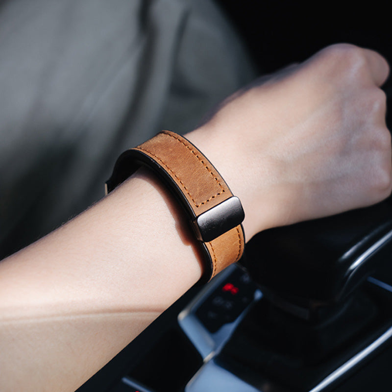 Arenzza universal fashion smart watch band with magnetic buckle, black silicone strap, adjustable fit for various smartwatch models.