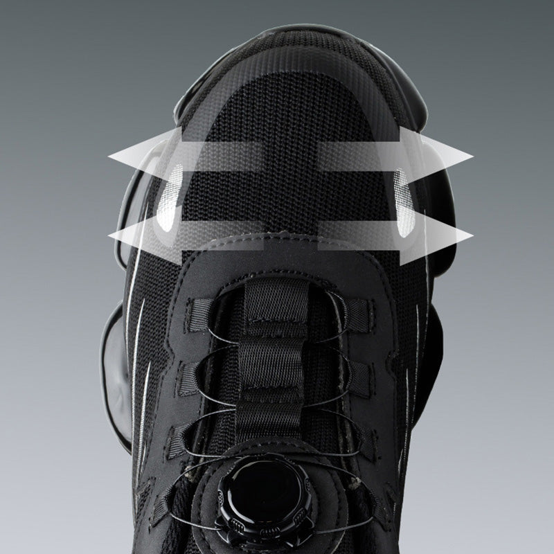 A pair of Arenzza non-slip safety shoes with shock-absorbing studs, designed for secure footing and durability in work environments.