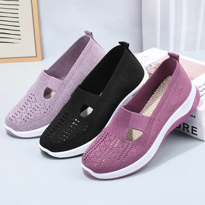A pair of Arenzza women's orthopedic walking shoes with breathable fabric and non-slip soles for middle-aged and elderly women.
