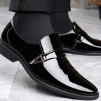 Men's Arenzza classic business dress shoes in black leather, featuring sleek design and polished finish for formal occasions.
