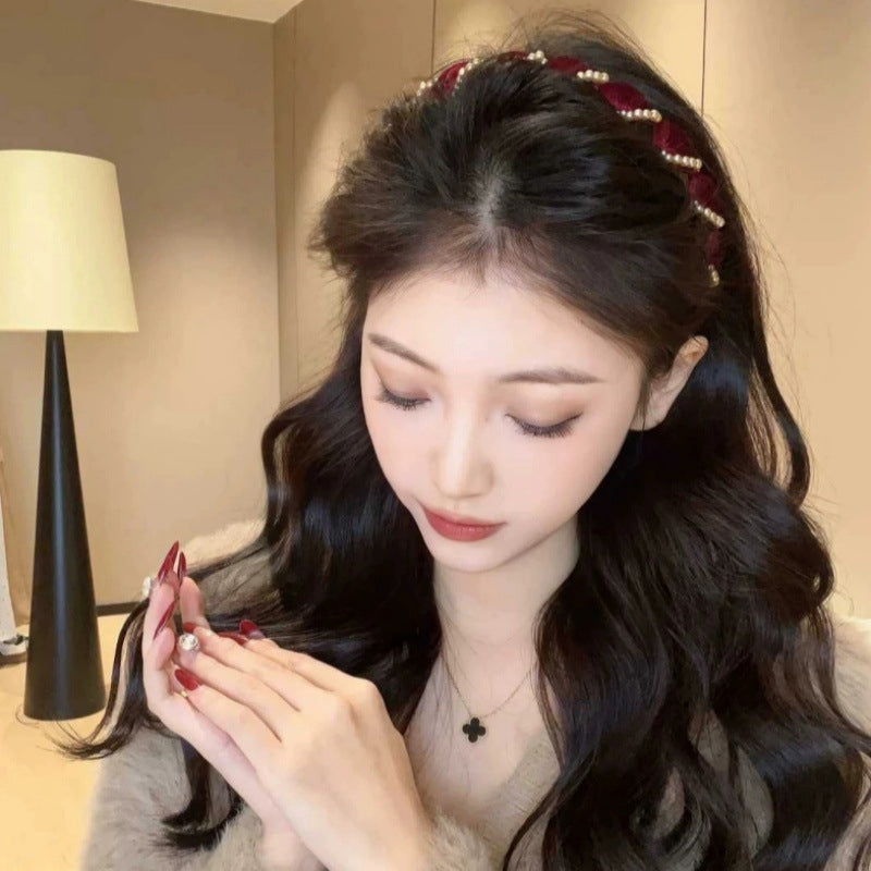 Vintage high cranium artificial pearl hairband by Arenzza featuring elegant design and decorative pearls on a clothing accessory.