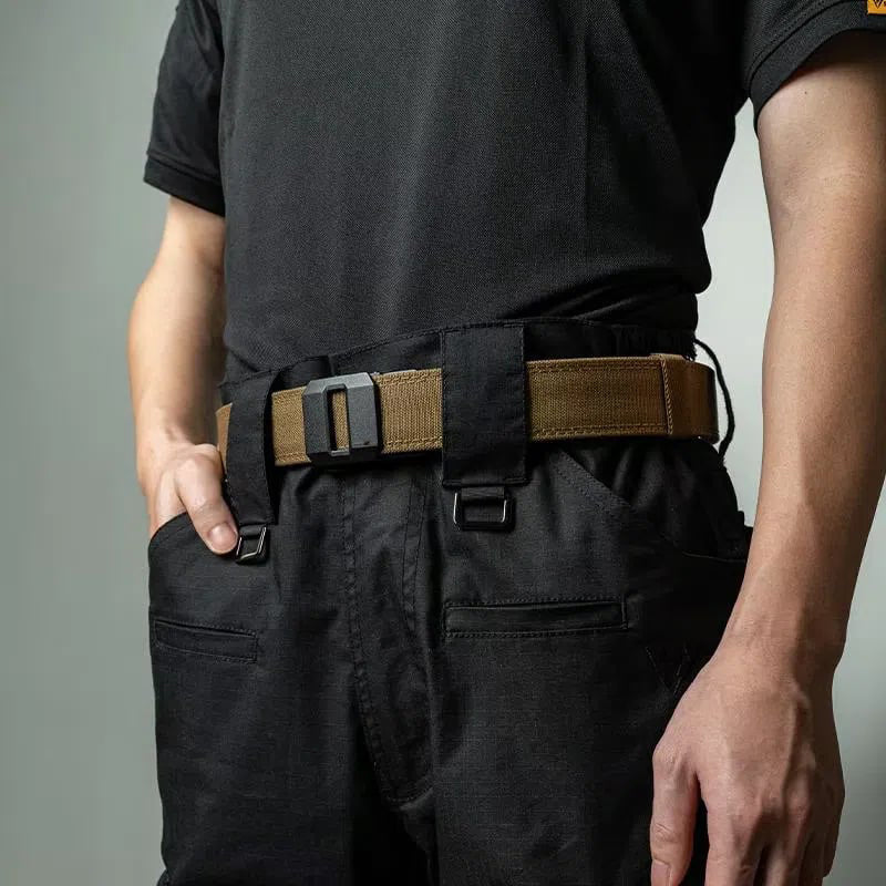 Men’s Arenzza EDC nylon tactical belt with adjustable strap and sturdy buckle, designed for everyday carry and outdoor use.