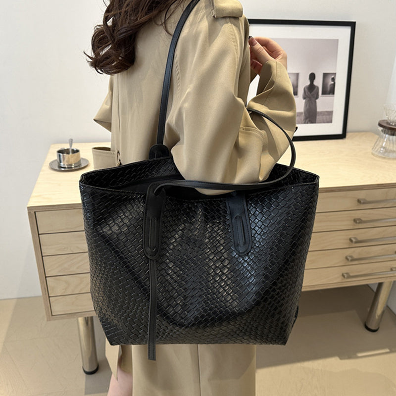 Women's Retro Multifunctional Large Capacity Shoulder Bag by Arenzza, featuring a stylish design and spacious interior for everyday use
