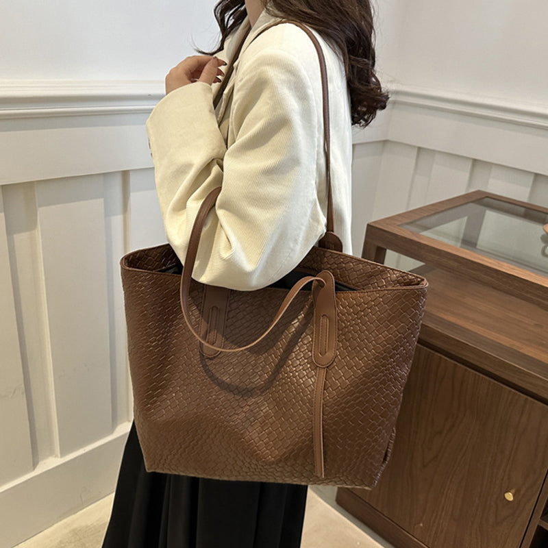 Women's Arenzza retro shoulder bag with large capacity, multifunctional design, featuring multiple compartments and stylish vintage-inspired look.