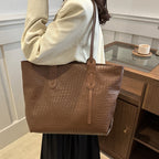 A women's retro multifunctional shoulder bag with large capacity, featuring a stylish design in neutral tones, made by Arenzza.