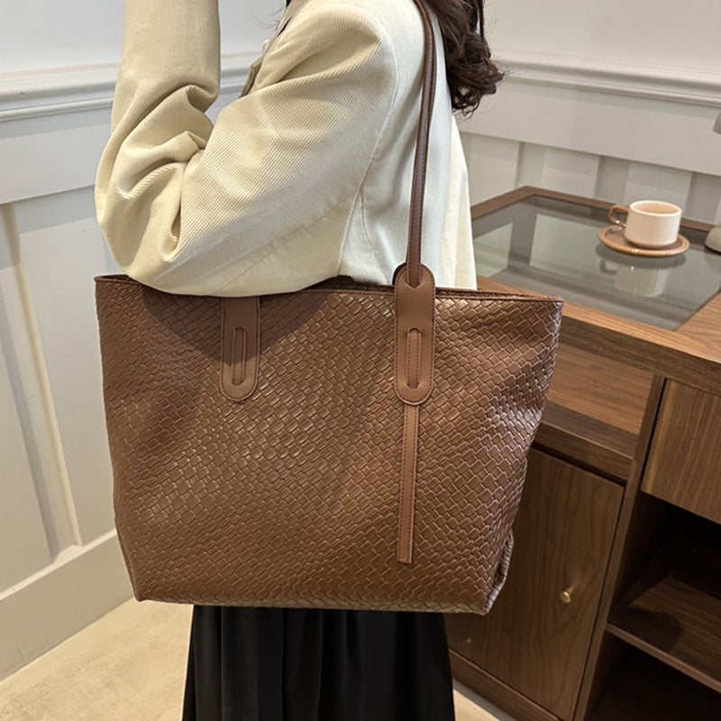 A women's retro multifunctional shoulder bag with large capacity, featuring a stylish design in neutral tones, made by Arenzza.