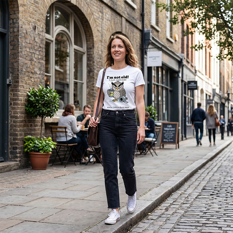 Aarenza Owl "I'm Not Old" graphic T-shirt in black, featuring a playful owl design and casual fit for comfortable style.