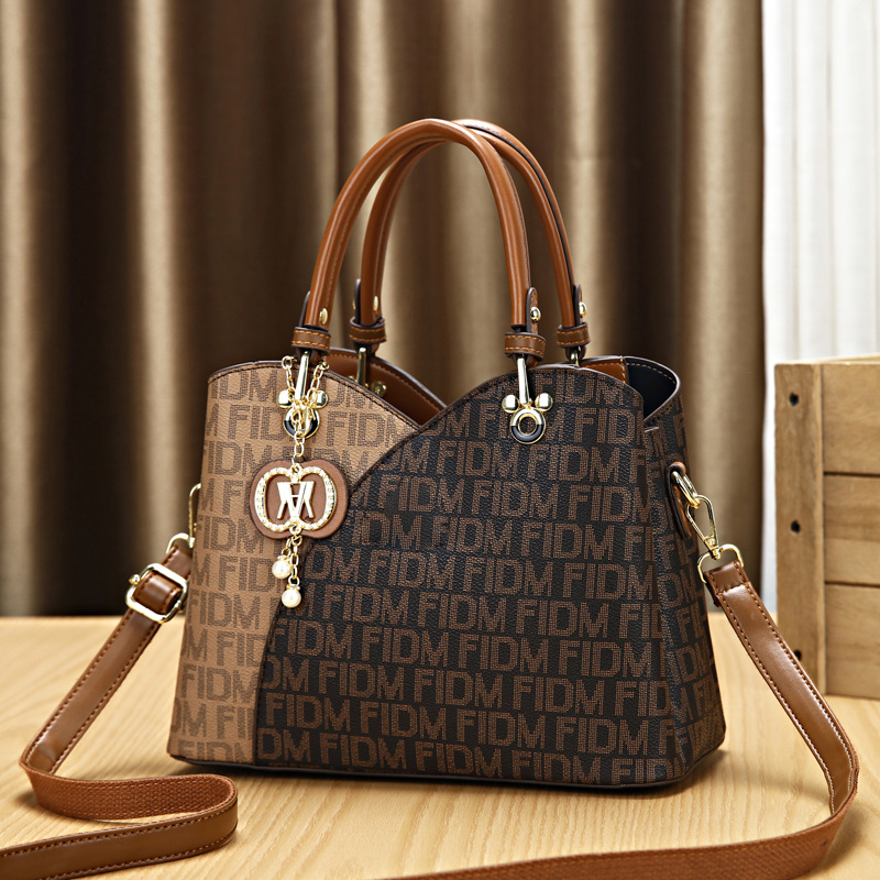Women's elegant casual bag by Arenzza, featuring stylish design and versatile accessory details in soft material.