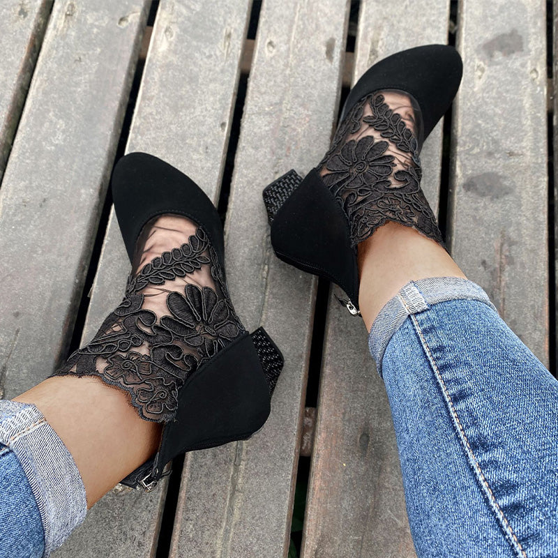 Women's elegant lace high heels by Arenzza, showcasing a stylish summer footwear design with intricate lace details.