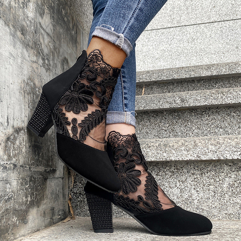 Women's summer elegant lace high heels by Arenzza, featuring delicate lace design and stylish heel for sophisticated summer wear.