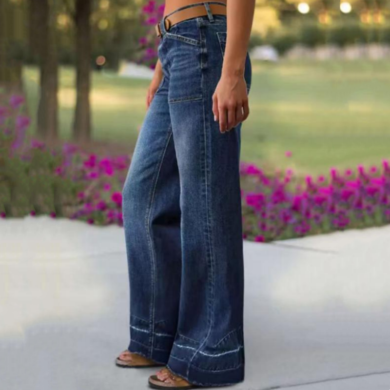 A pair of women's retro flare jeans with pockets from Arenzza, featuring a high waist and stylish fit, shown on a model.