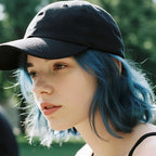 Arenzza 2-in-1 curly hair baseball cap wig showing a stylish, curly wig attached to a casual baseball cap, perfect for versatile fashion.