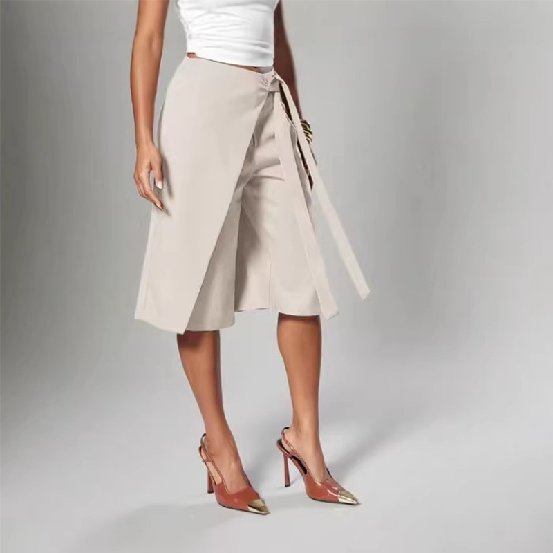Women's chic tie-front wide-leg culottes by Arenzza, stylish and comfortable clothing with a modern wide-leg design.