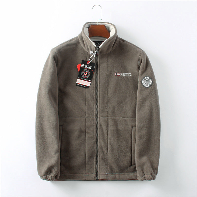 Aarenzza unisex double-layer hooded jacket with front pockets, suitable for men and women, in a casual clothing style.