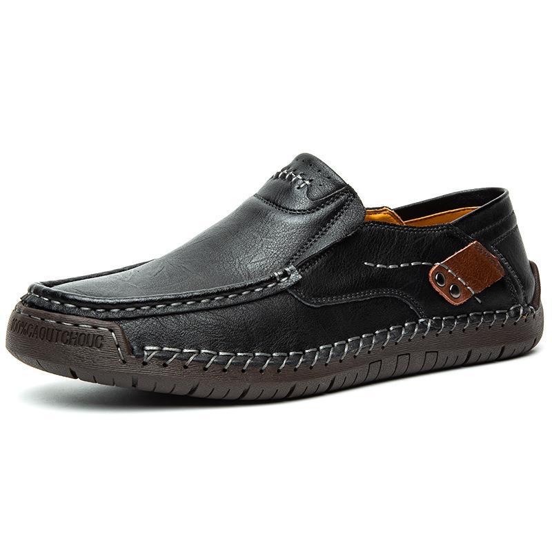 A pair of men's breathable calfskin leather shoes from Arenzza featuring a classic, comfortable design for everyday wear.