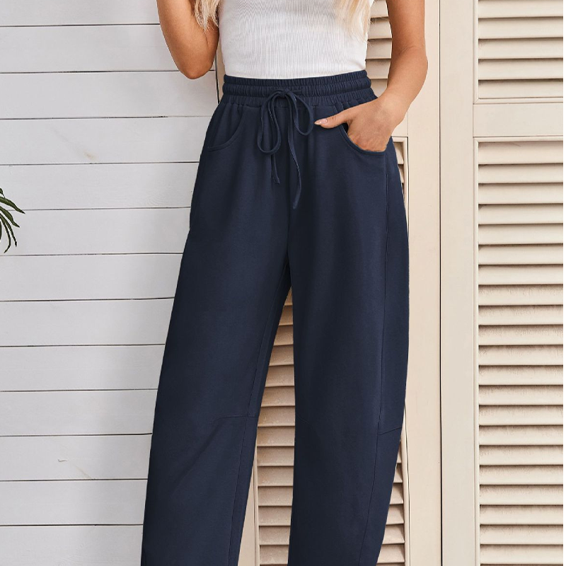A pair of Arenzza drawstring pocket Capri sweatpants in soft fabric with side pockets and an elastic waistband.