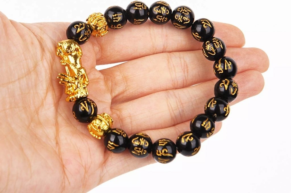 Arenzza FengShui bracelet for wealth and happiness, featuring colorful beads and charms on a delicate string accessory.