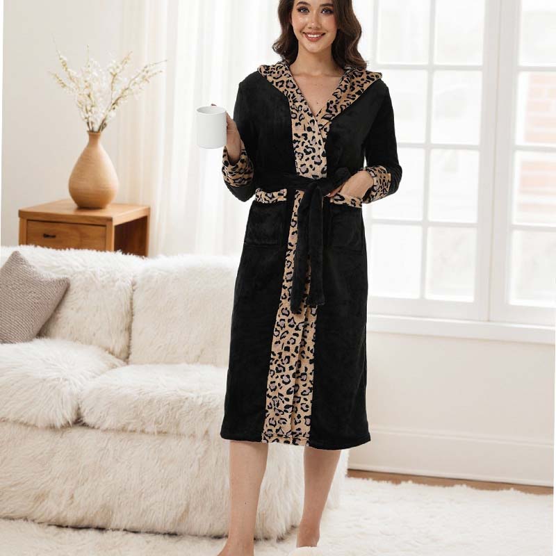 Women’s cozy hooded leopard print bathrobe by Arenzza, featuring soft fabric and a relaxed fit with a hood and leopard pattern.
