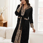 Women’s cozy hooded leopard print bathrobe by Arenzza, featuring soft fabric and stylish leopard pattern for comfortable lounging.