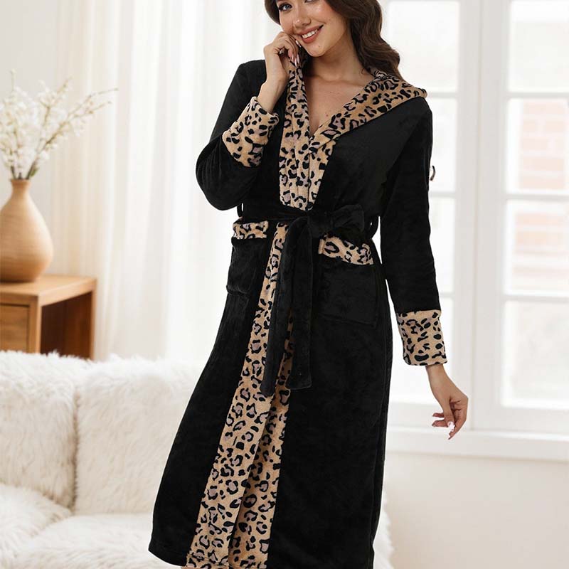 Women’s cozy hooded leopard print bathrobe by Arenzza, featuring soft fabric and stylish leopard pattern for comfortable lounging.
