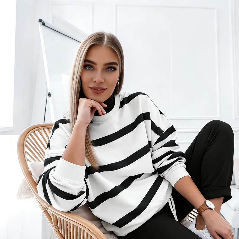 Arenzza women's striped 2-piece sports set with a fitted top and matching leggings, ideal for activewear and casual workouts.