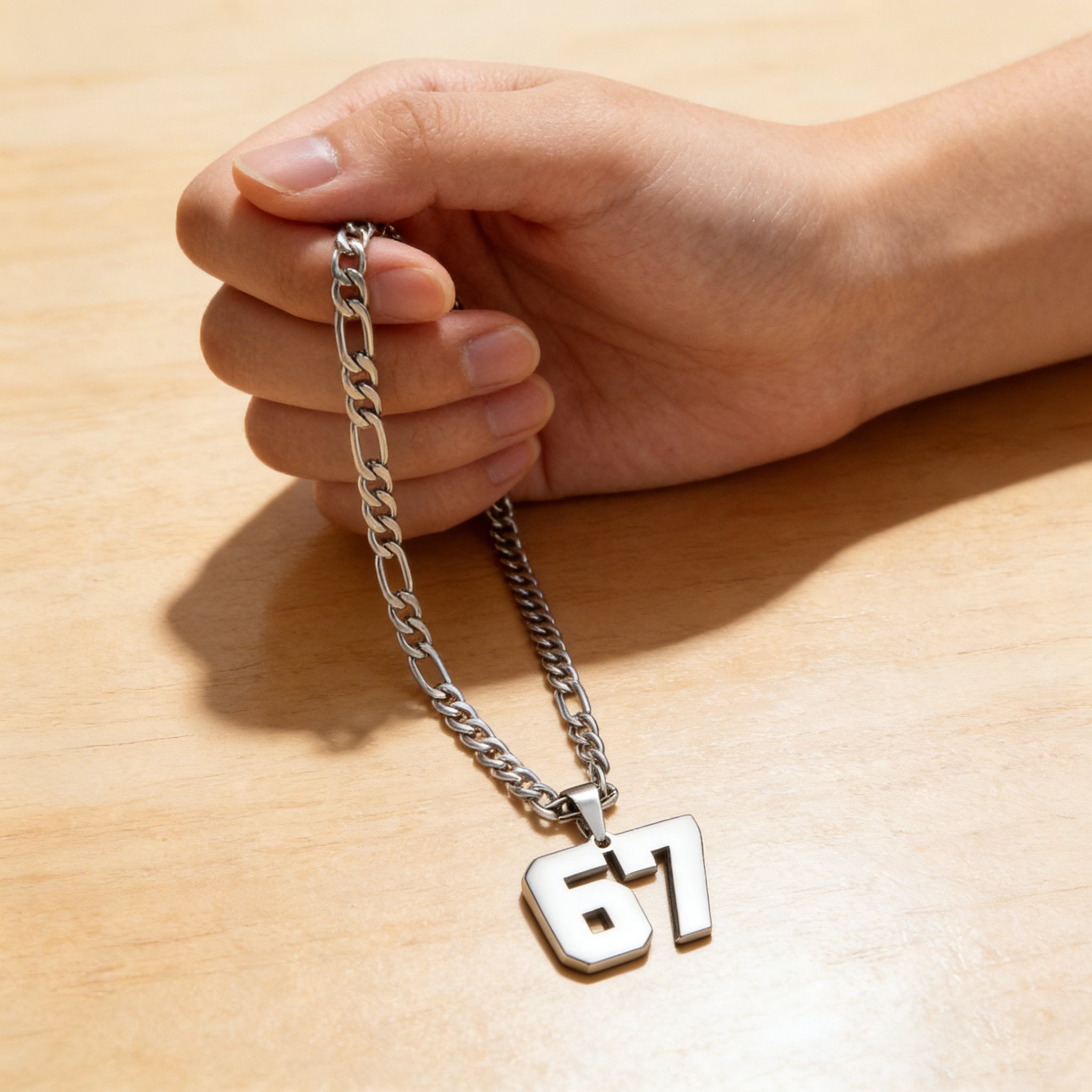 Arenzza 67 number pendant necklace featuring a stylish silver numeral pendant on a delicate chain, perfect for fashionistas.