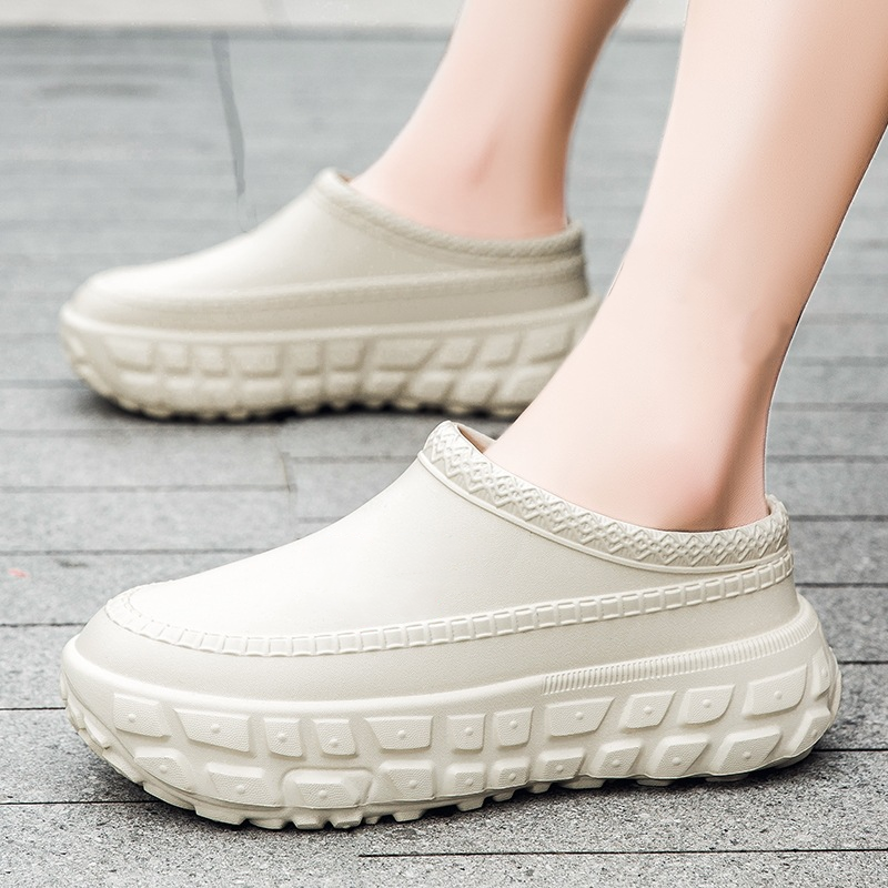 A pair of stylish non-slip closed toe clogs by Arenzza, featuring a comfortable design and slip-resistant soles.