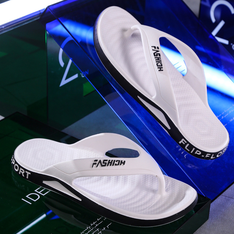 A pair of Arenzza men's sporty flip flops with ultra-soft soles, ideal for beach, gym, and daily casual wear.