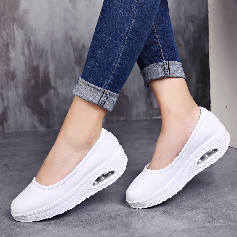 A pair of Arenzza women's breathable nursing shoes with lightweight, comfortable design suitable for maternity and daily wear.