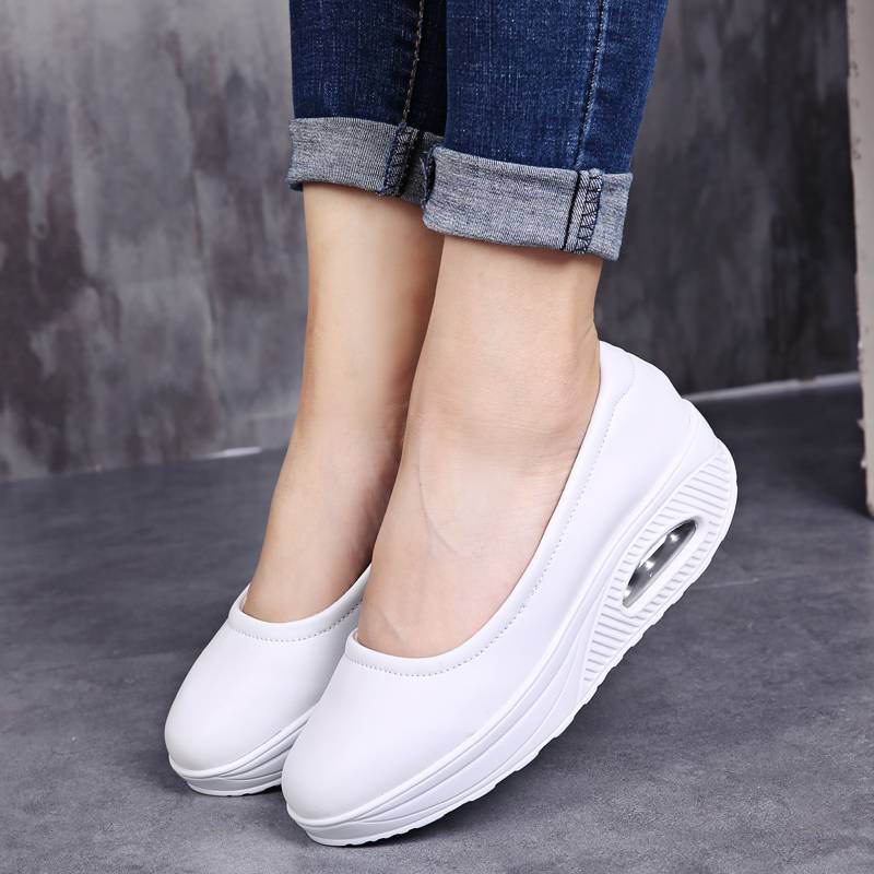 A pair of women's breathable nursing shoes by Arenzza with supportive design and comfortable fit, shown on a white background.