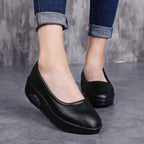 A pair of women's breathable nursing shoes from Arenzza, featuring comfortable design and breathable fabric for everyday wear.