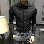 A men's wrinkle-free button-down shirt from Arenzza with a classic collar and long sleeves, displayed on a hanger.
