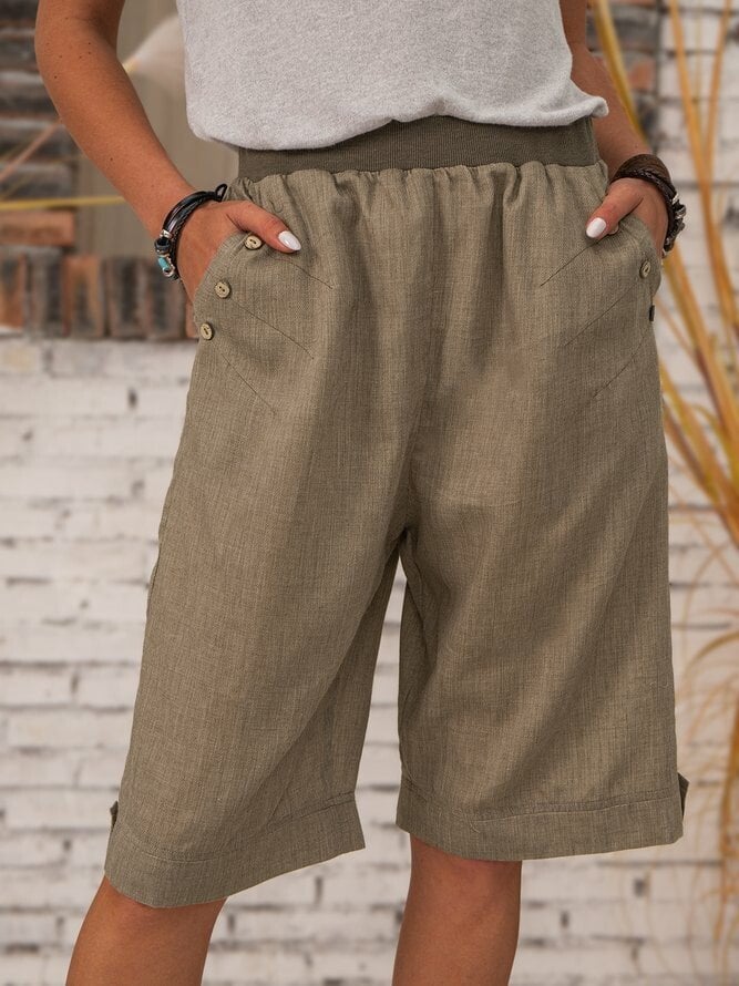 A pair of women's casual summer pocket shorts by Arenzza, featuring a relaxed fit and practical front pockets.