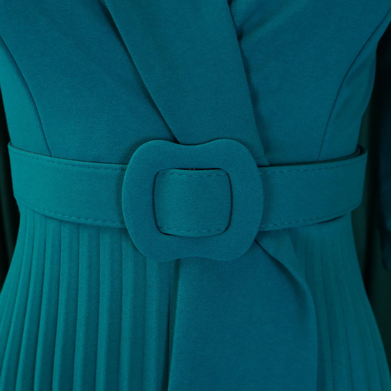 Aarenza elegant V-neck pleated dress with belt in a flowing fabric, displayed on a mannequin.