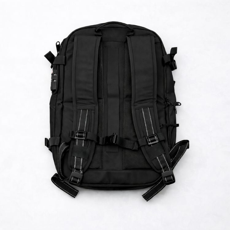 Arenzza Vakuback™ vacuum storage bag with a transparent design and zipper closure for saving space and organizing clothes.