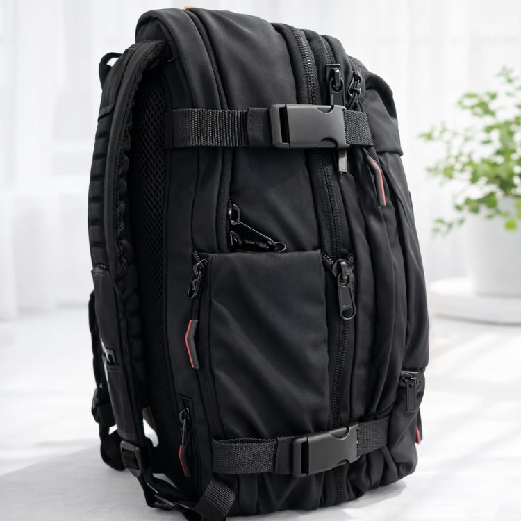 Arenzza Vakuback™ vacuum storage bag pack with six large transparent bags for space-saving organization and clothing storage.