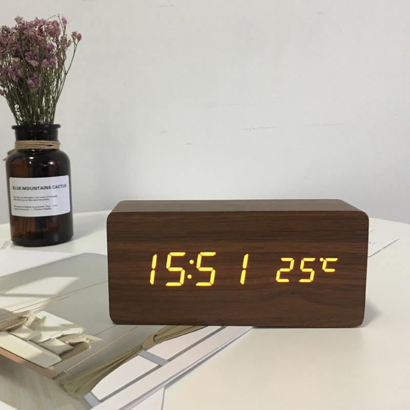 Arenzza LED digital alarm clock with wireless charging station, showing time display and charging pad on a sleek electronic device.