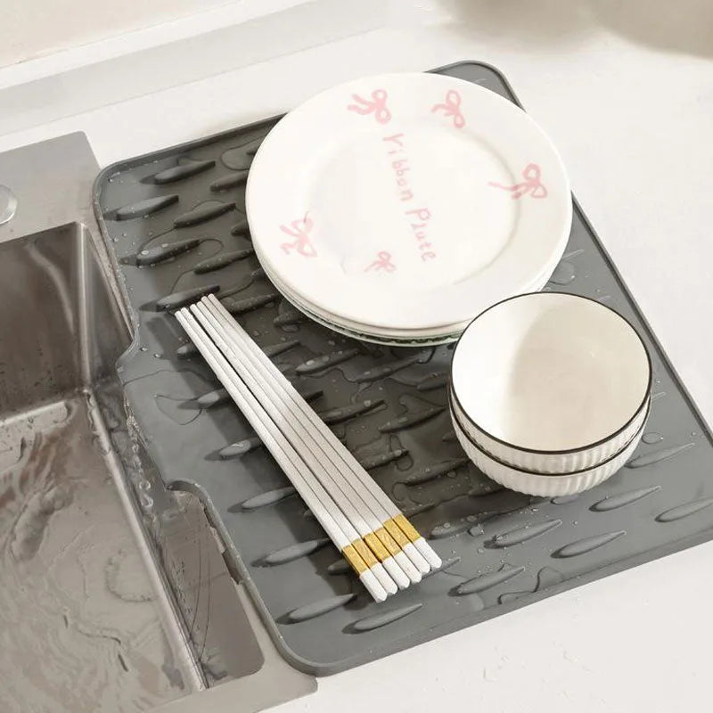Arenzza QuickDry™ sloped silicone mat with drainage holes for quick water runoff, ideal for kitchen or bathroom use.