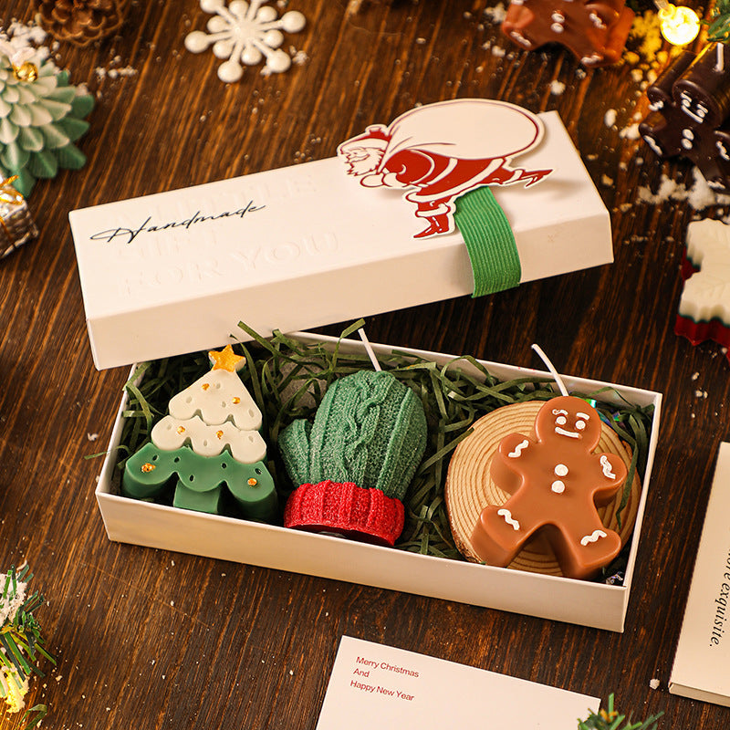 A Christmas scented candle gift set from Arenzza, featuring festive candles in decorative containers for holiday ambiance.