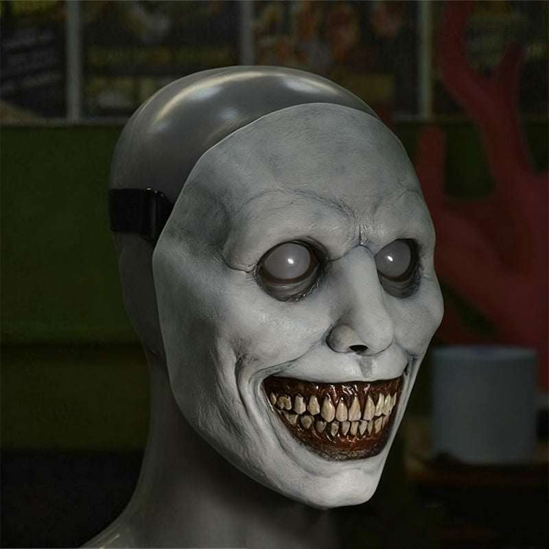 A creepy horror Halloween mask from Arenzza with eerie design, perfect for Halloween costumes and spooky celebrations.