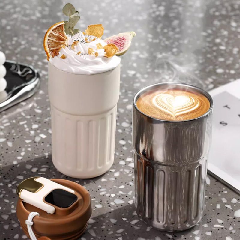 Arenzza Christmas hot selling coffee cup with temperature display, festive holiday design, perfect for seasonal beverages.